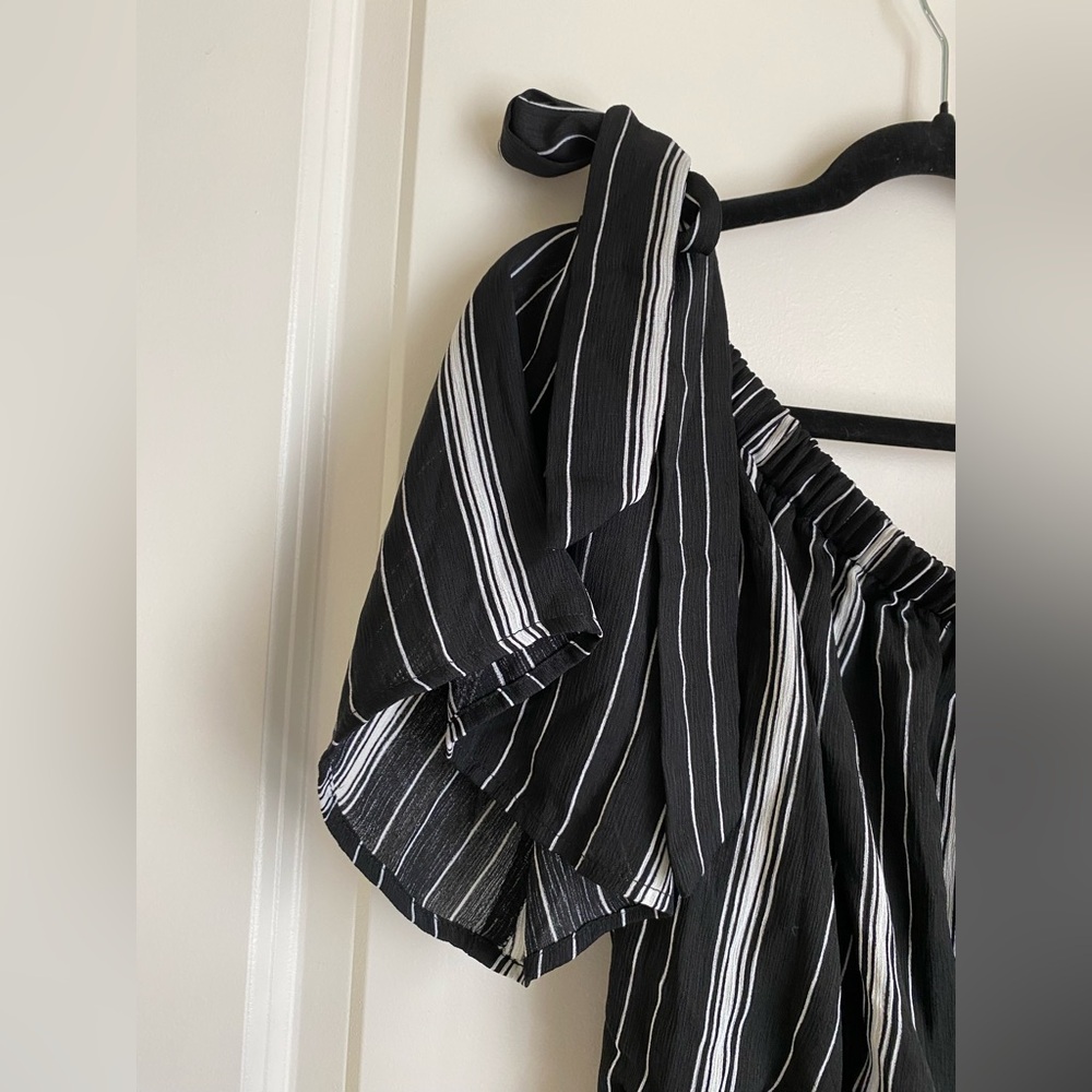 AUW Black and White Striped Long Sleeve Dress - Picture 14 of 14